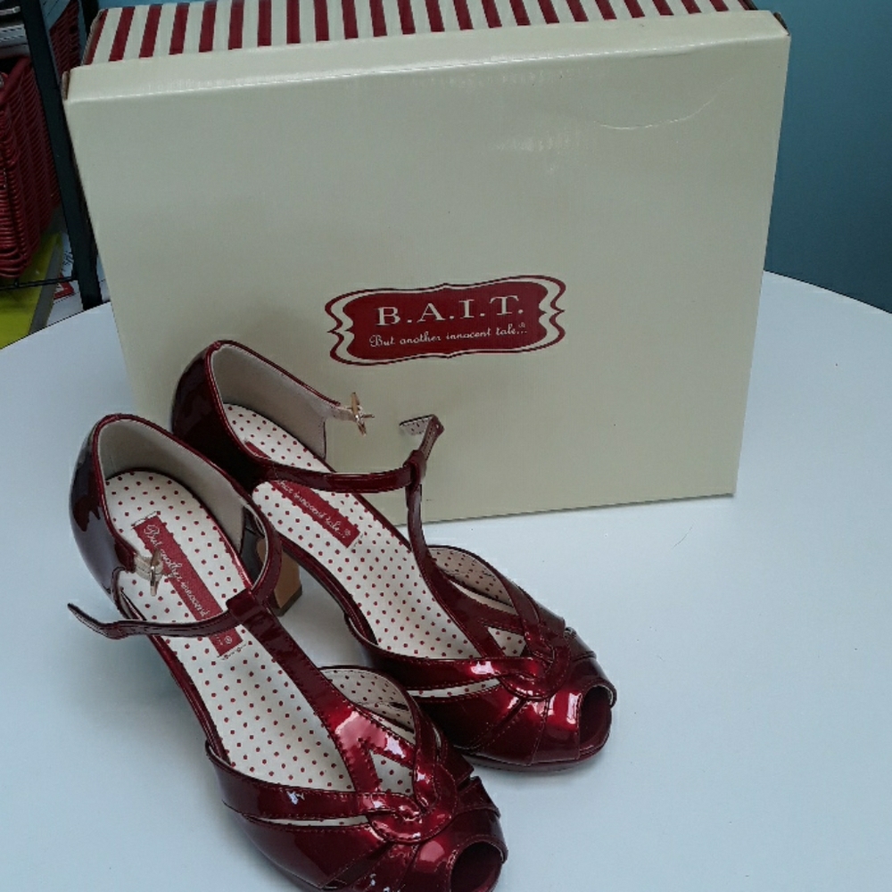 Women's T Strap 4" heel shoes new, never worn.